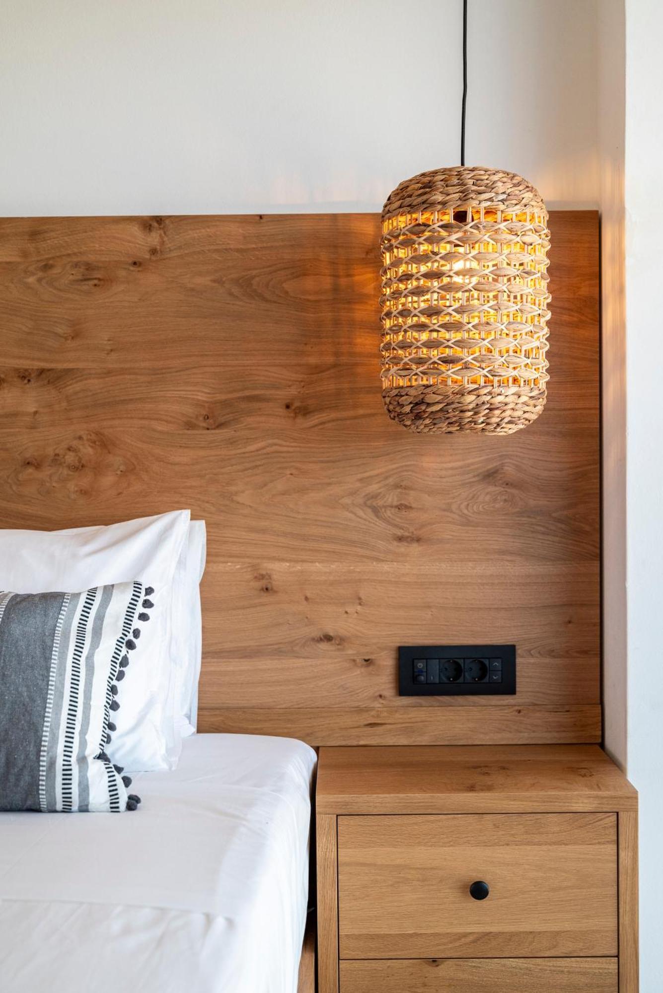 Mousonas Luxury Living *