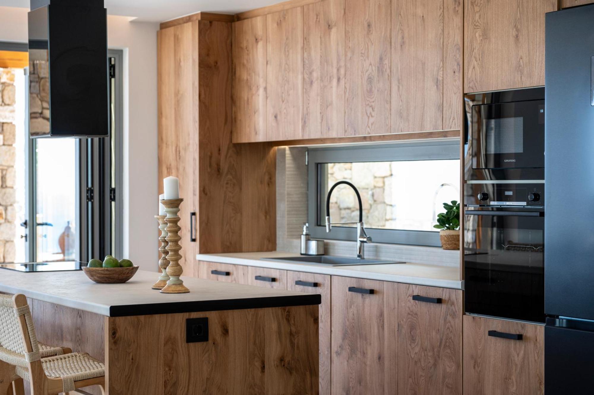 Mousonas Luxury Living *