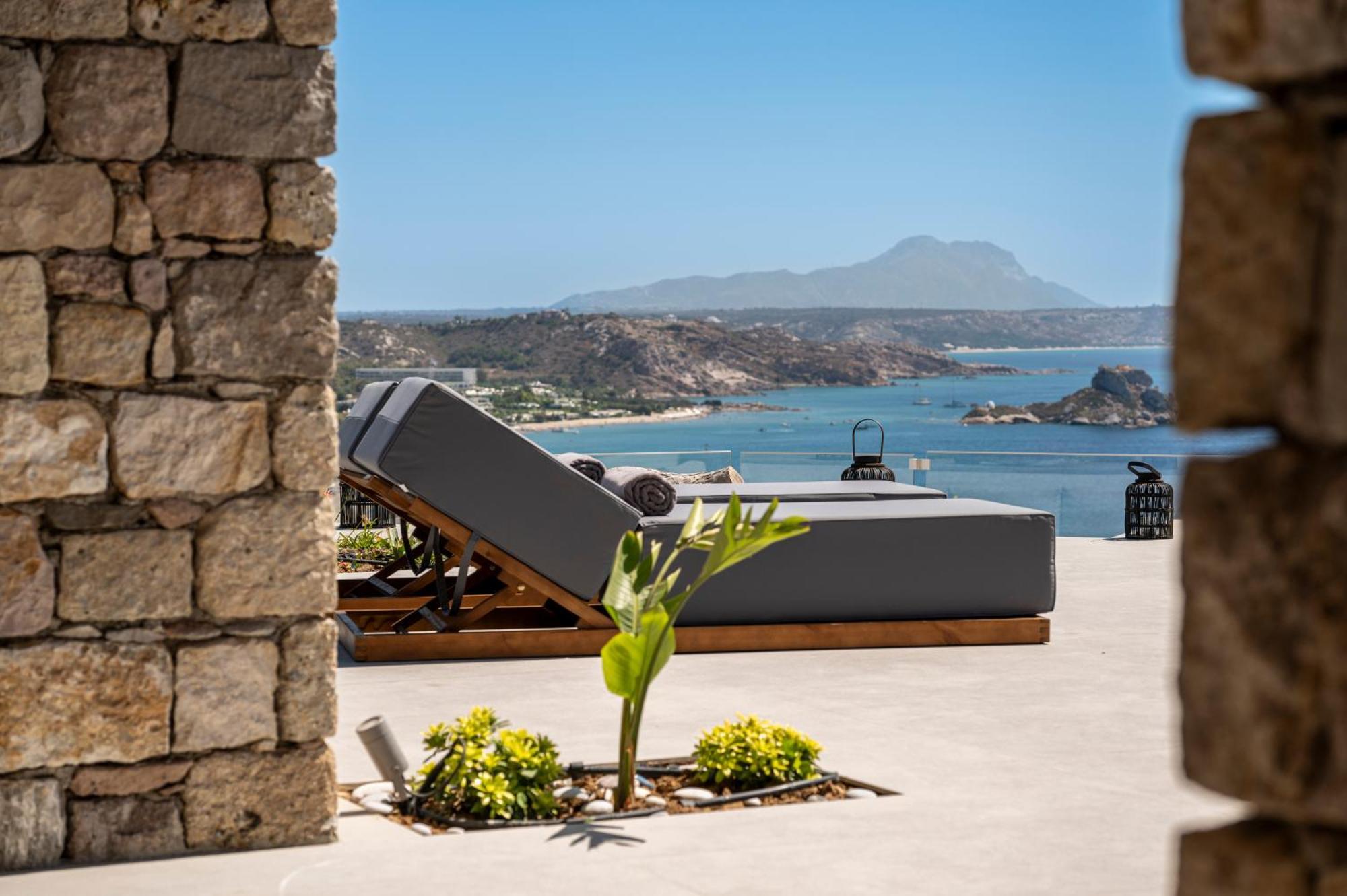 Mousonas Luxury Living *